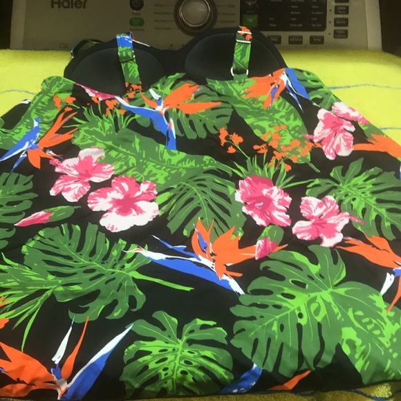 New $69  Denim & Co Beach Hi-Low Tankini Swimsuit Skirt Black Tropical - Picture 2 of 6